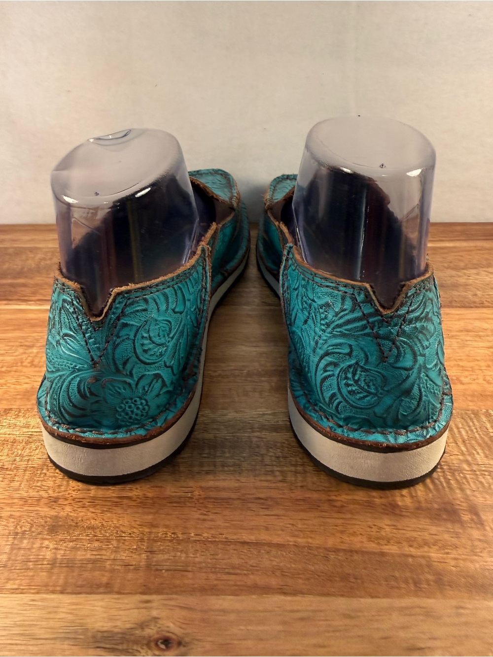 Ariat Brushed Turquoise Embossed Leather Floral Cruiser Slip-on Shoes Sz 7 NWOT - Picture 6 of 11